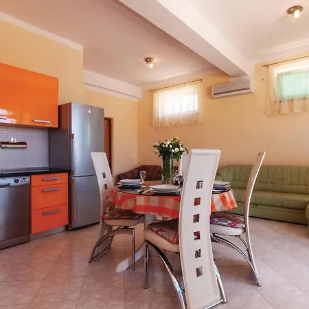 アパート Awesome In Ribnica-krusevo With Kitchen